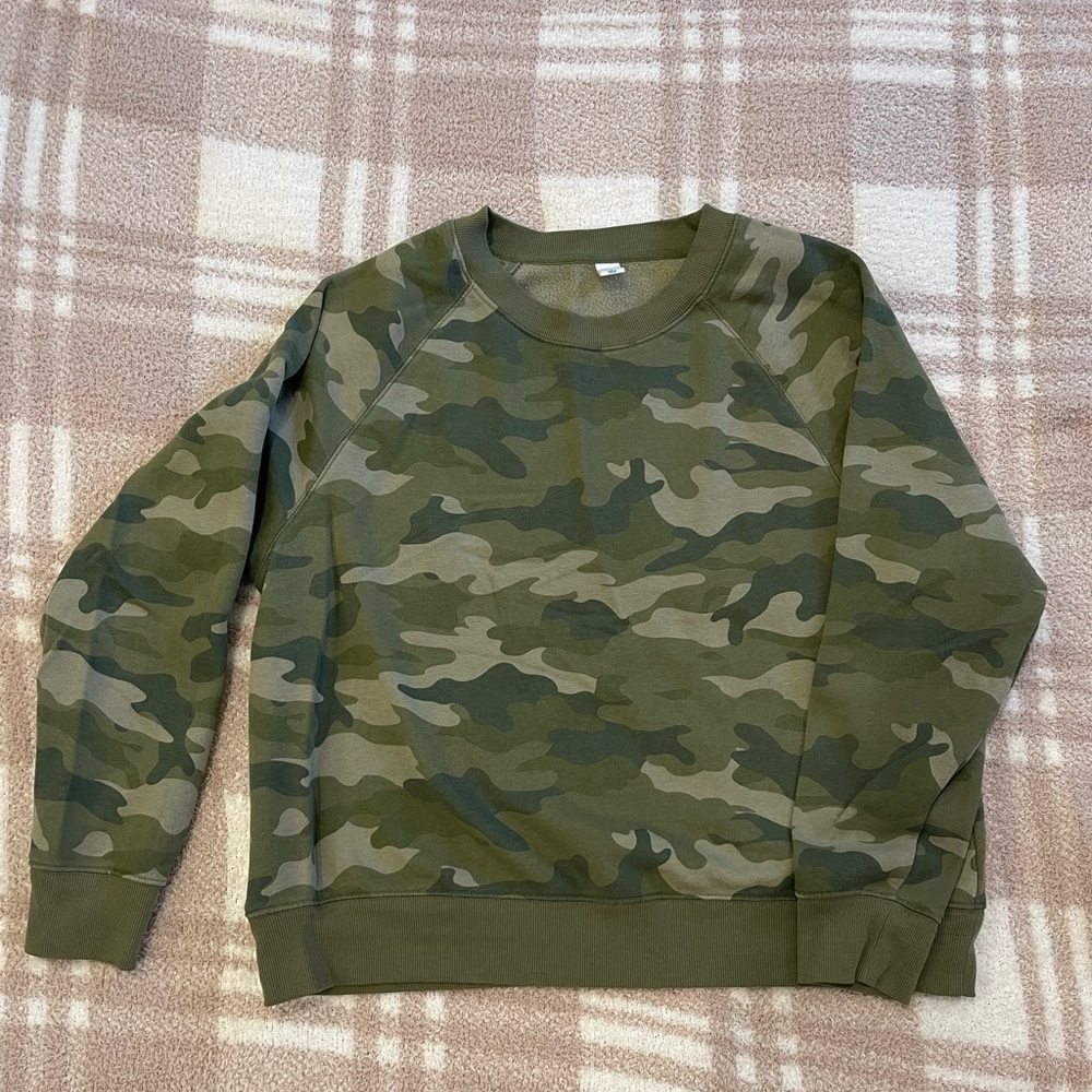 Camo crew neck sweatshirt